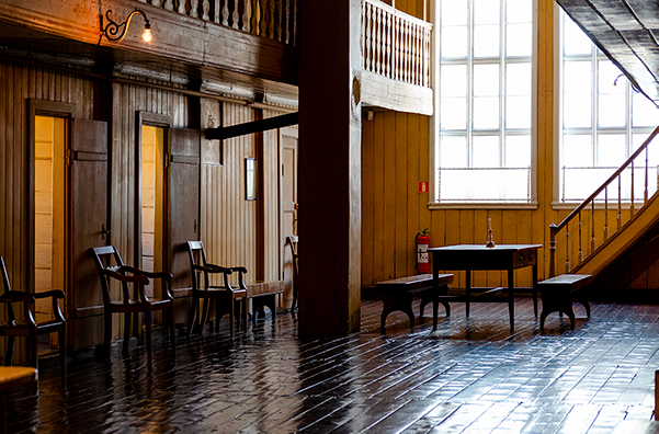 Общее помещение лепрозория.